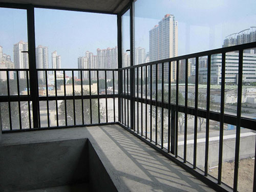 鋅鋼陽(yáng)臺(tái)護(hù)欄圖片1