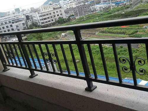 鋅鋼陽(yáng)臺(tái)護(hù)欄圖片3